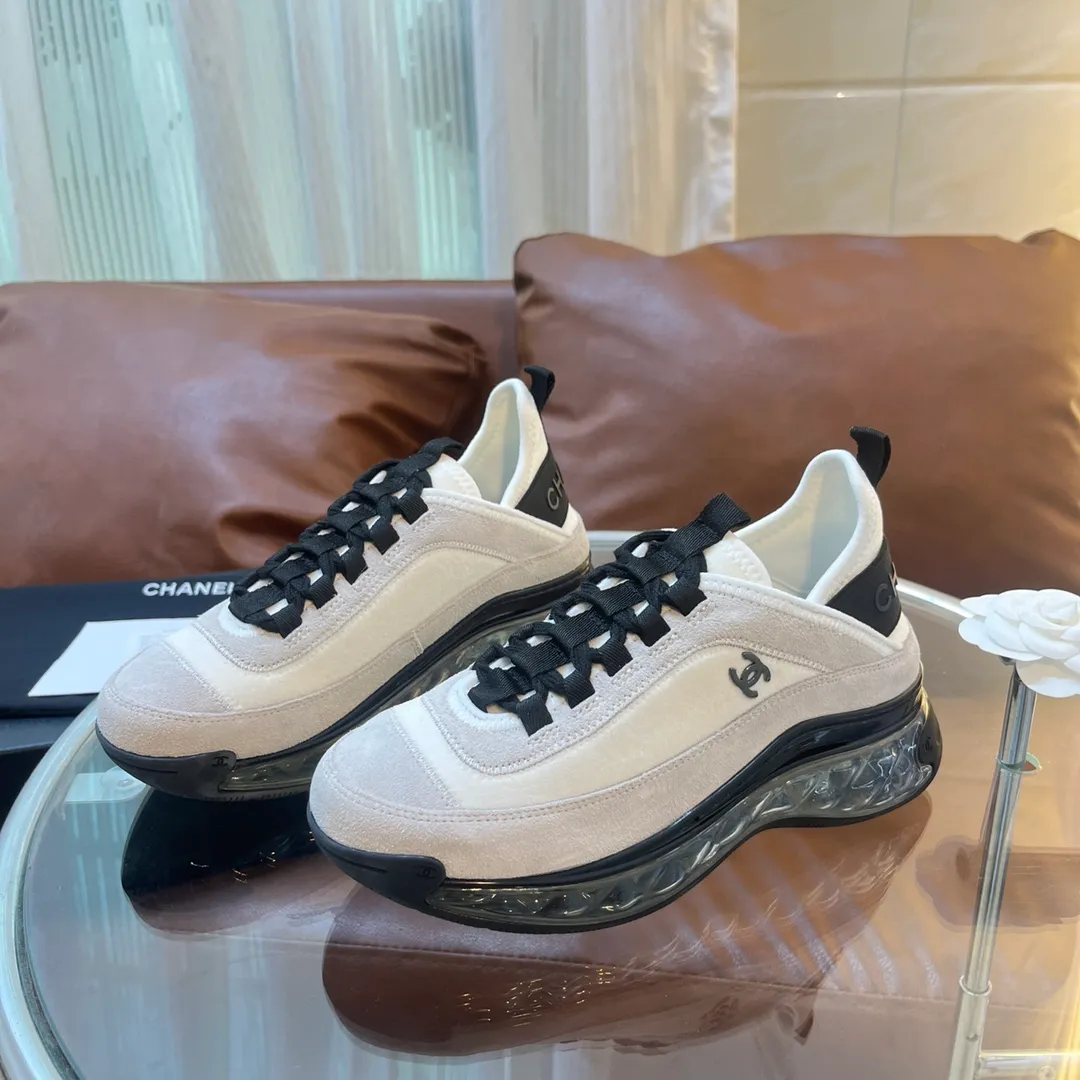 👟👟Ex-factory price 600👟👟 [Long-term supply of high-end versions] ⚠️Note: This model has many colors and the market has a complete range of colors. Welcome to consult ~ chanel Chanel Xiaoxiang casual sports shoes for couples and dad shoes for couples. The original version of the counter is 1:1, each color is accurately matched, and the internal standard is coded. ❣️Fabric material: original imported cow down + imported fabric, ❣️Inner material: imported breathable velvet, ❣️Outsole material: Original 1:1 mold opening, 3 layers of TPU ❣️Number of sizes: Women's 35-42 Men's 39-46 (Men's ➕10) Couple's version (with full set of high-end packaging)
